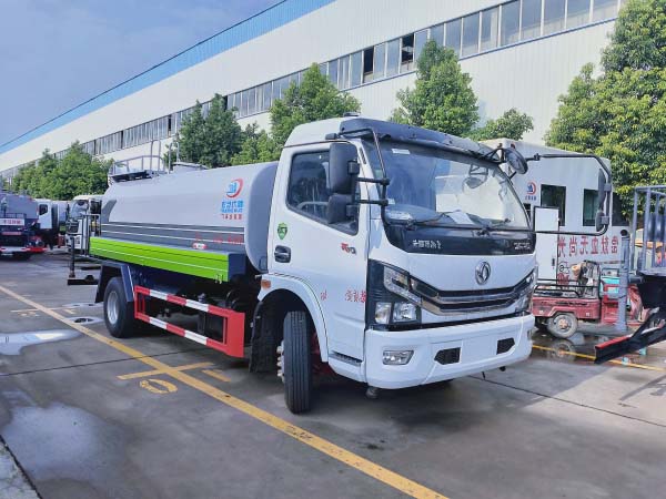 東風(fēng)大多利卡噴藥車8方