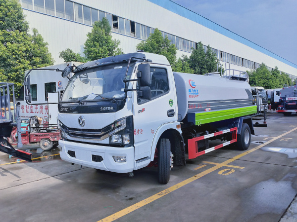 東風(fēng)大多利卡噴藥車8方