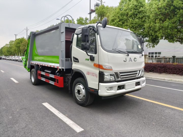 江淮壓縮式垃圾車（9方）