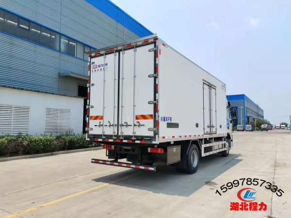 柳汽乘龍H5V冷藏車（廂長6.8米）