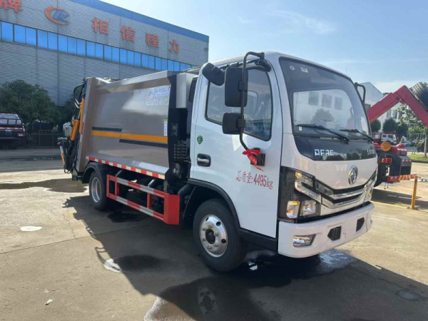 東風(fēng)藍(lán)牌壓縮式垃圾車6方